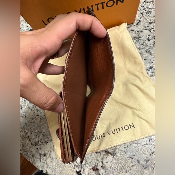 Authentic Louis Vuitton kiss lock wallet - Picture 12 of 12